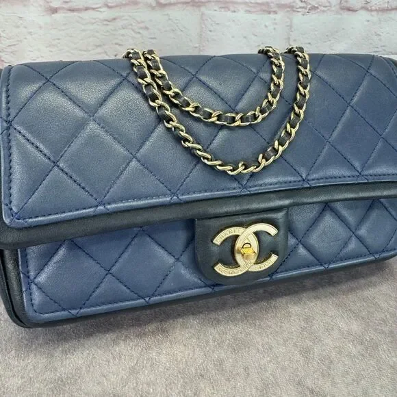 CHANEL Lambskin Quilted Medium Graphic Flap Navy Black - Picture 3 of 16